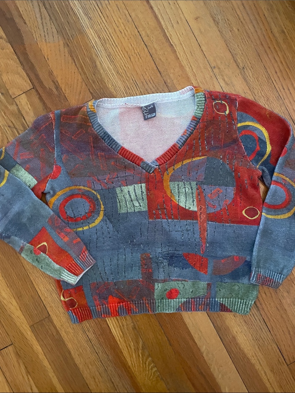 DOLCEZZA SIMPLY ARTS Abstract Pattern Avant Garde Urban Bold V-Neck Crop Sweater